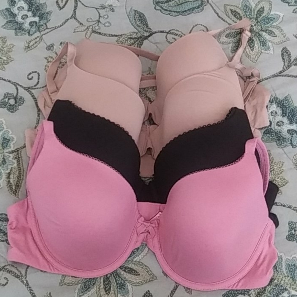Four VC Bras, 36C, Good condition!
